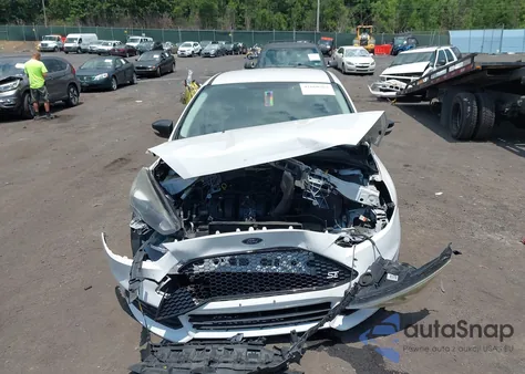 2016 Ford Focus Se z USA, uszkodzony, nr VIN 1FADP3F28GL223649